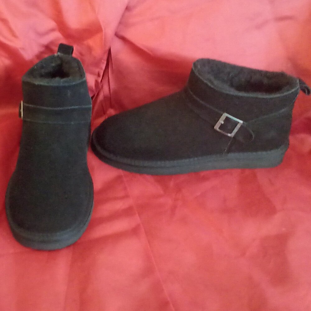 NWOB 9 PAWZ by BEARPAW AMY 100%  LEATHER SUEDE UPPER FAUX SHERPA LINED BUCKLE